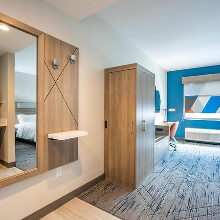 Holiday Inn Express & Suites Charlottesville By Ihg Екстериор снимка