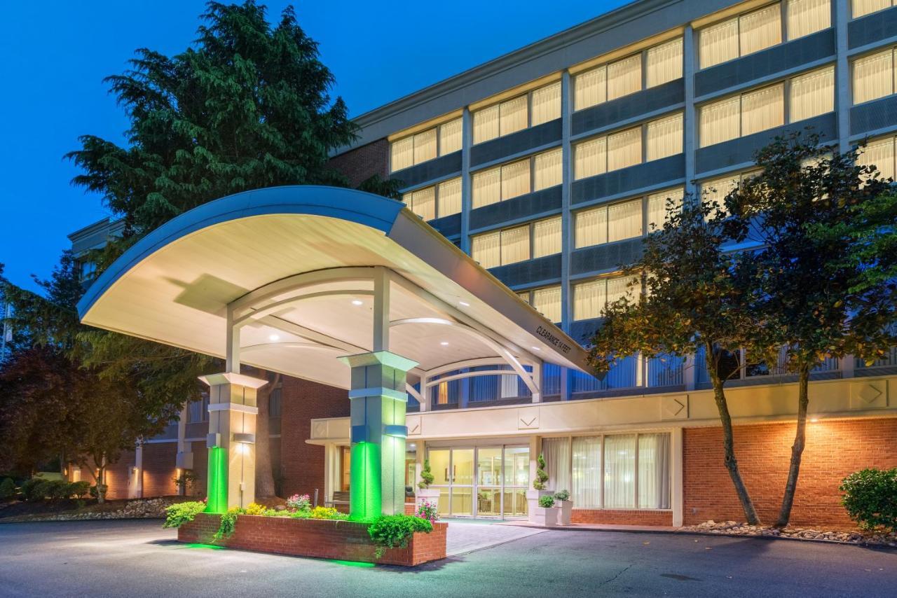 Holiday Inn Express & Suites Charlottesville By Ihg Екстериор снимка