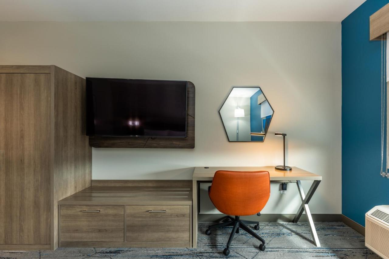 Holiday Inn Express & Suites Charlottesville By Ihg Екстериор снимка