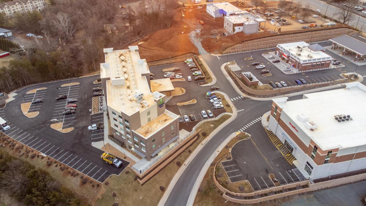 Holiday Inn Express & Suites Charlottesville By Ihg Екстериор снимка