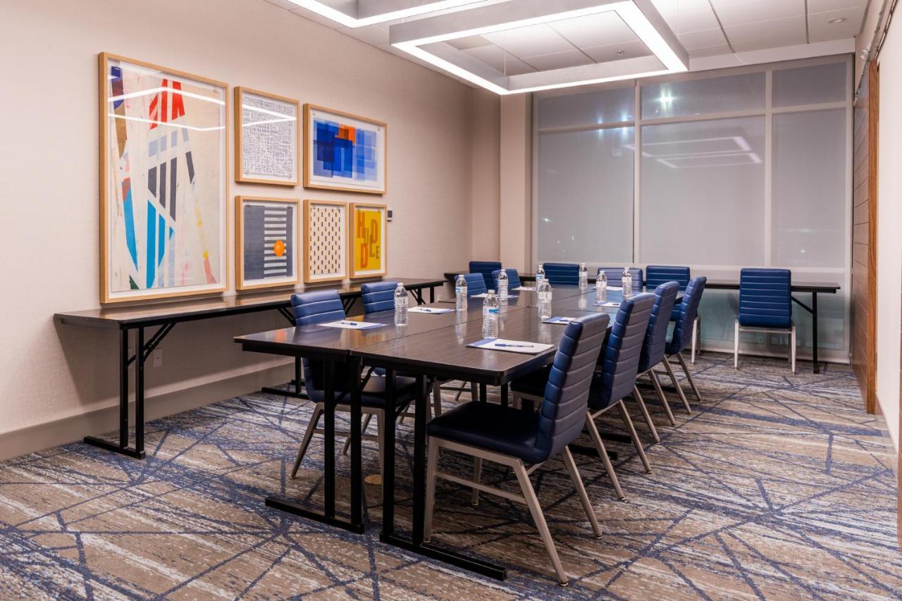 Holiday Inn Express & Suites Charlottesville By Ihg Екстериор снимка