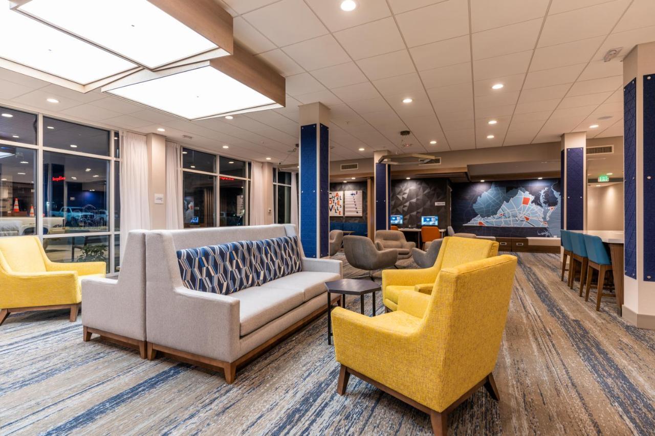 Holiday Inn Express & Suites Charlottesville By Ihg Екстериор снимка
