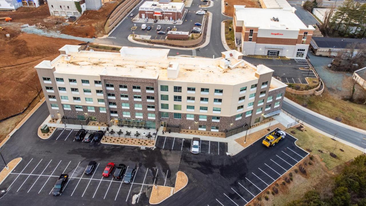 Holiday Inn Express & Suites Charlottesville By Ihg Екстериор снимка