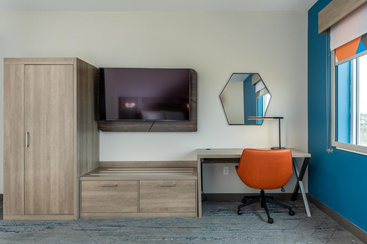 Holiday Inn Express & Suites Charlottesville By Ihg Екстериор снимка