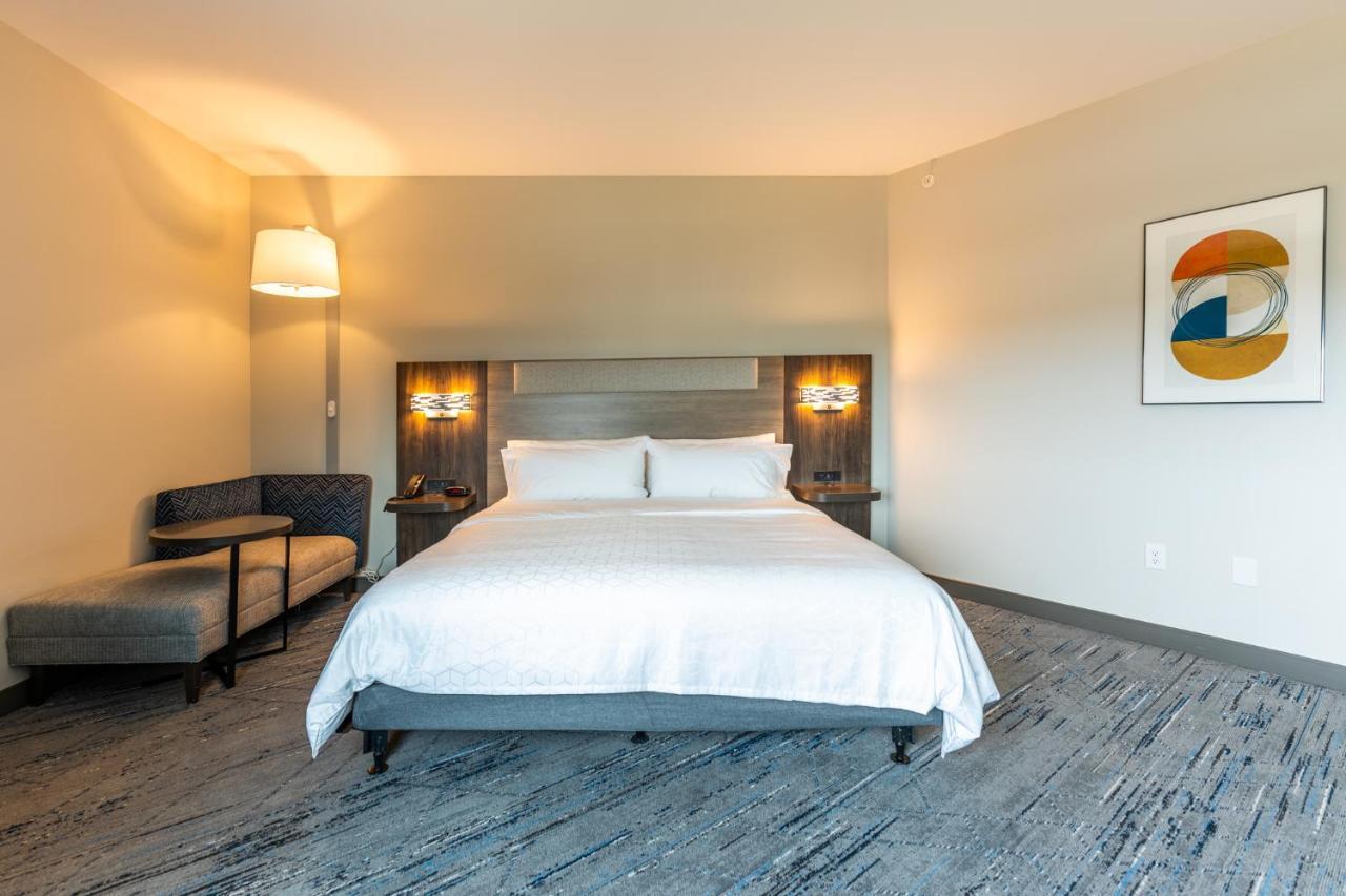 Holiday Inn Express & Suites Charlottesville By Ihg Екстериор снимка