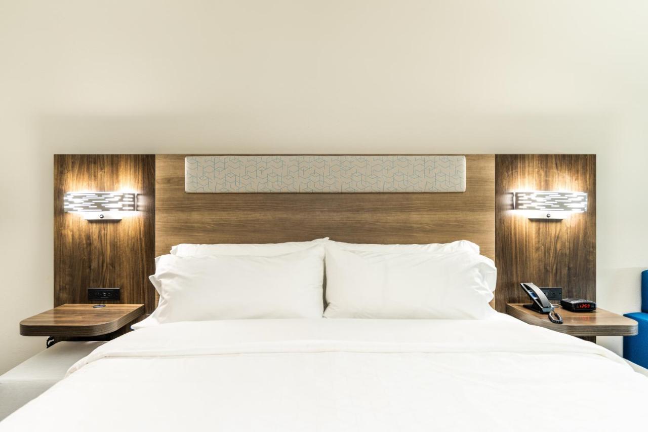 Holiday Inn Express & Suites Charlottesville By Ihg Екстериор снимка
