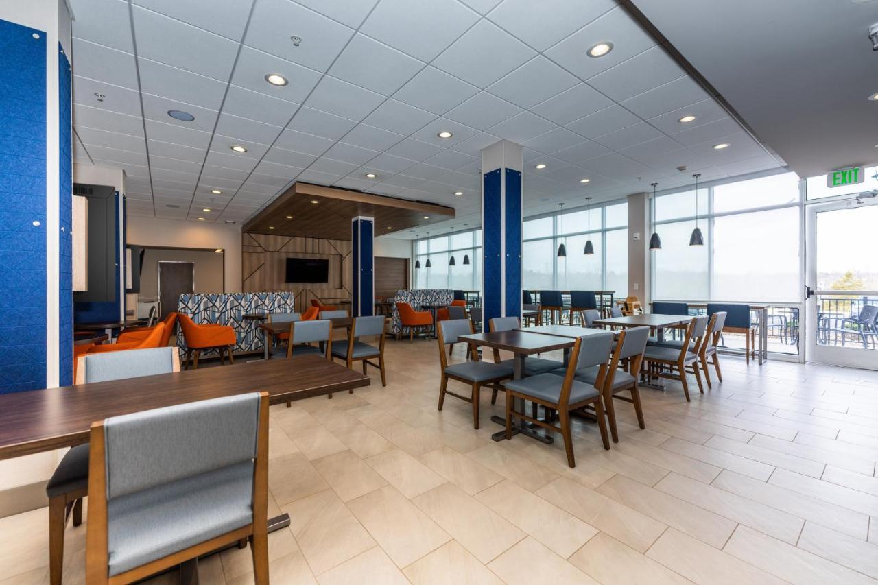 Holiday Inn Express & Suites Charlottesville By Ihg Екстериор снимка