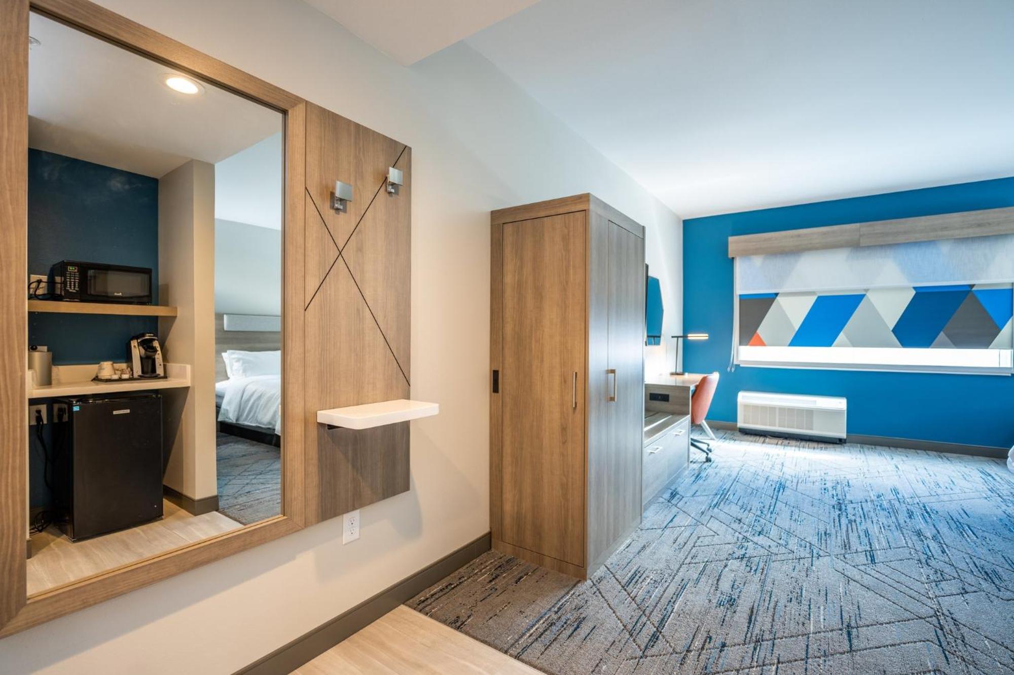 Holiday Inn Express & Suites Charlottesville By Ihg Екстериор снимка